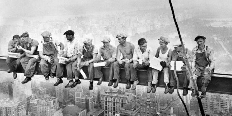 Những trăn trở của công nhân khi đọc lịch sử – Bertolt Brecht