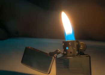 Ánh lửa trong túi | Chiếc Zippo và cuộc chiến với đời