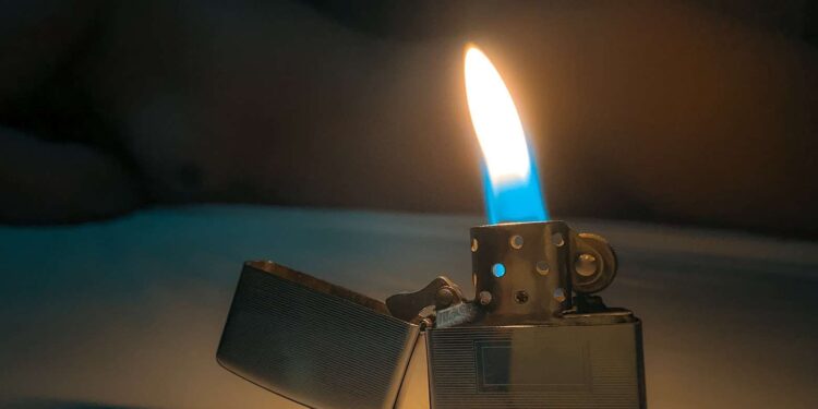 Ánh lửa trong túi | Chiếc Zippo và cuộc chiến với đời