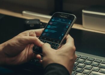 Điện Thoại Blackberry: Người Bạn Cũ Giúp Tôi Tự Do