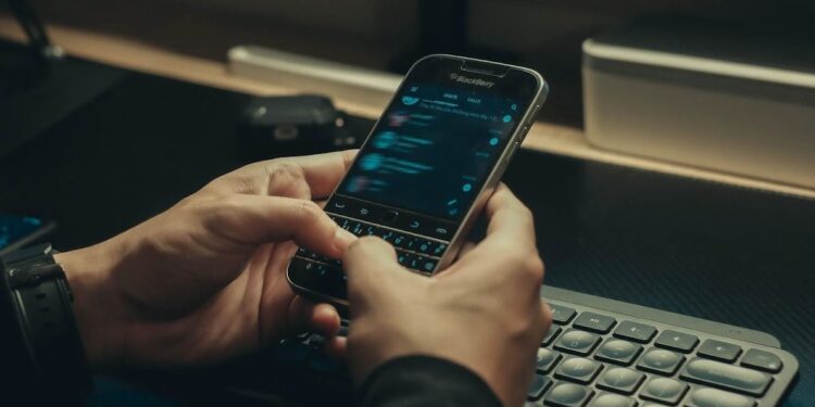 Điện Thoại Blackberry: Người Bạn Cũ Giúp Tôi Tự Do