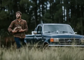 Hơn 1 thập kỷ khoác lên “bộ giáp Tartan” bay trong gió